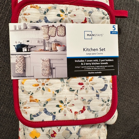 Opalhouse Other - MainStays Red and Multicolor Kitchen Linen Set